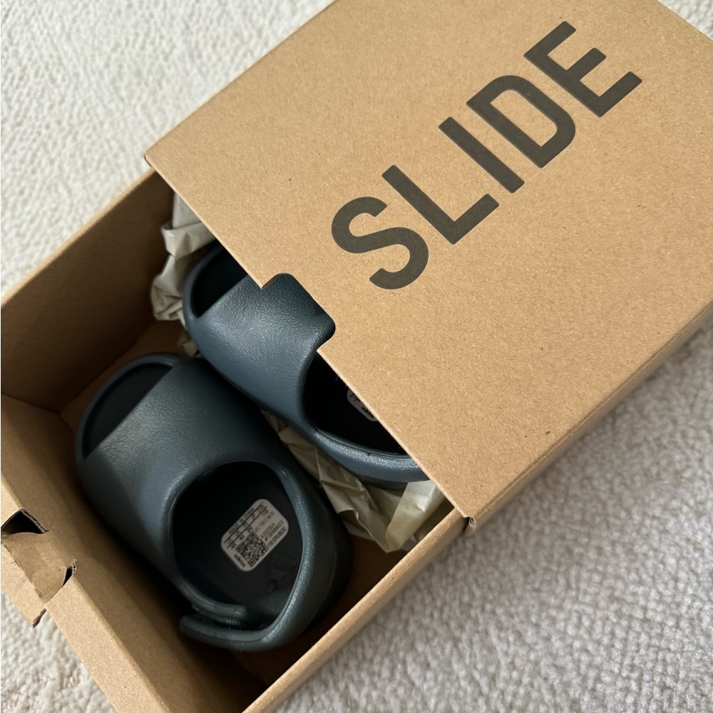 Yeezy Slides for Toddlers Brand New